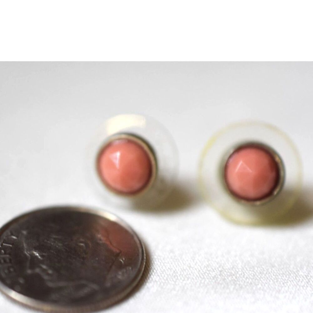 Vintage Roman Very Petite Coral Inlay Gold Tone Post Casual Y2K Earrings